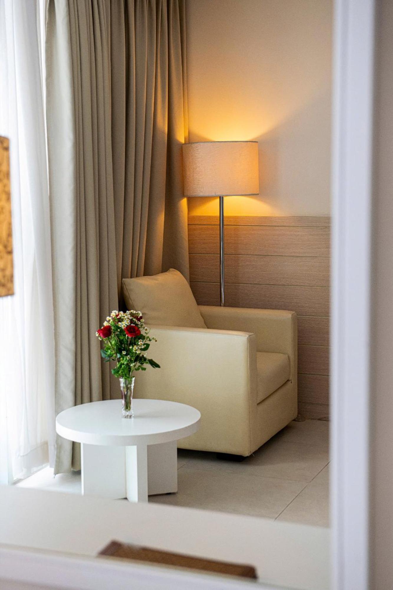 Nhi Phi Hotel Nha Trang Eksteriør bilde